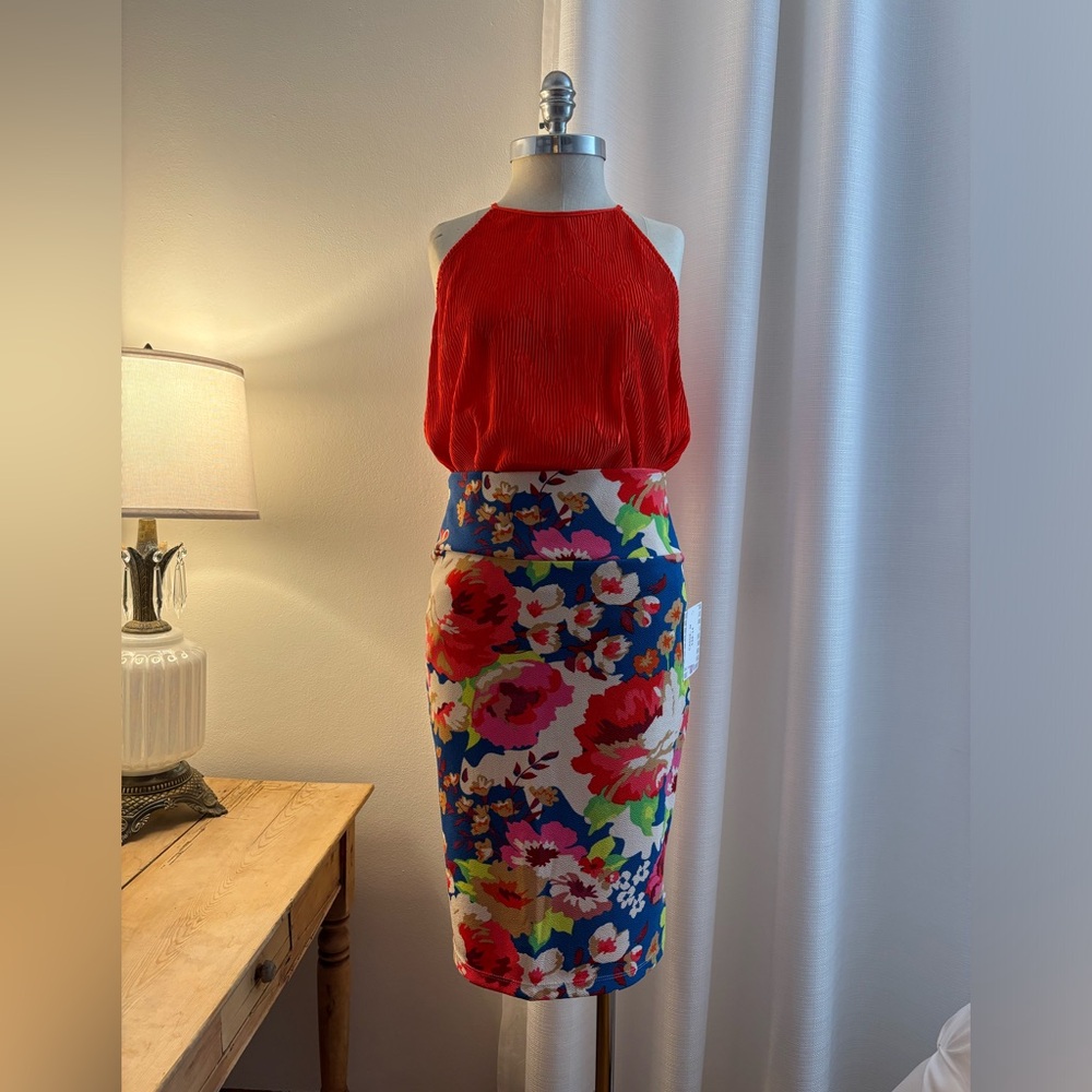 Fun, bright floral LuLaRoe Cassie skirt size medium